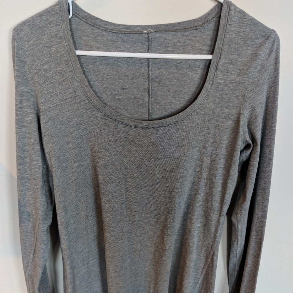 Lululemon long sleeve tshirt.
